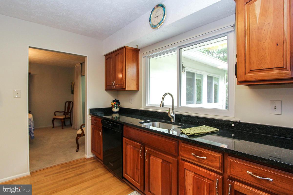 12105 Pueblo Road Gaithersburg, MD 20878 - Photo 10 of 30 Kitchen