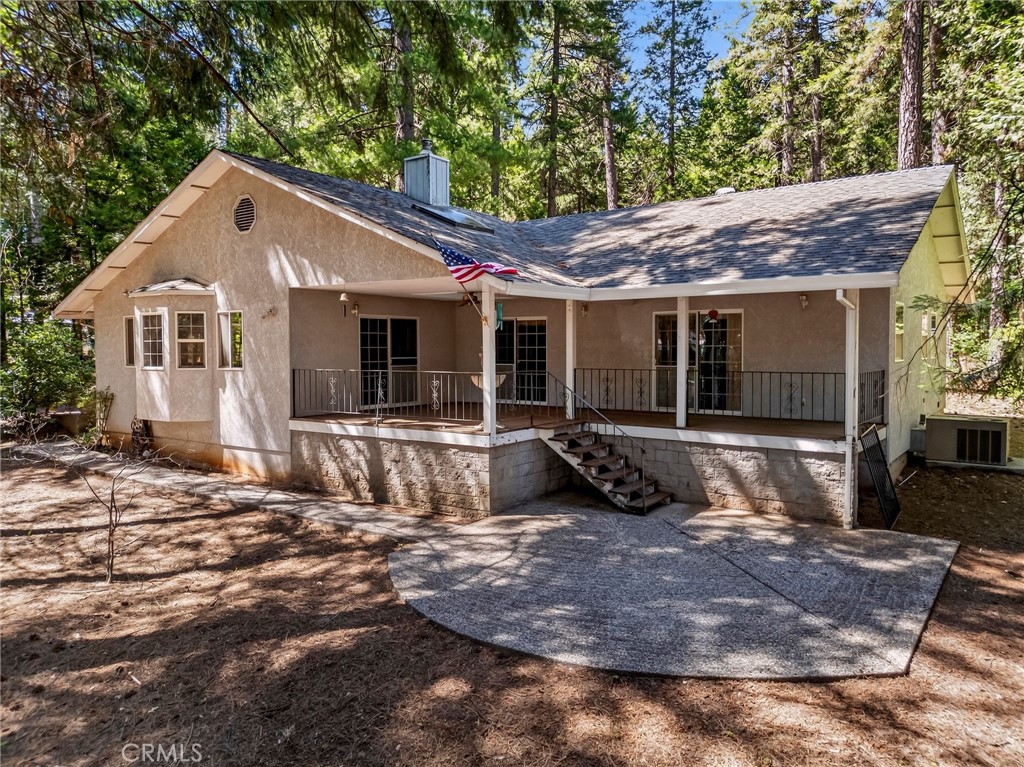 6463 Hollywood Road Magalia, CA 95954 - Photo 11 of 64 Exposed Aggregate Concrete Back Patio
