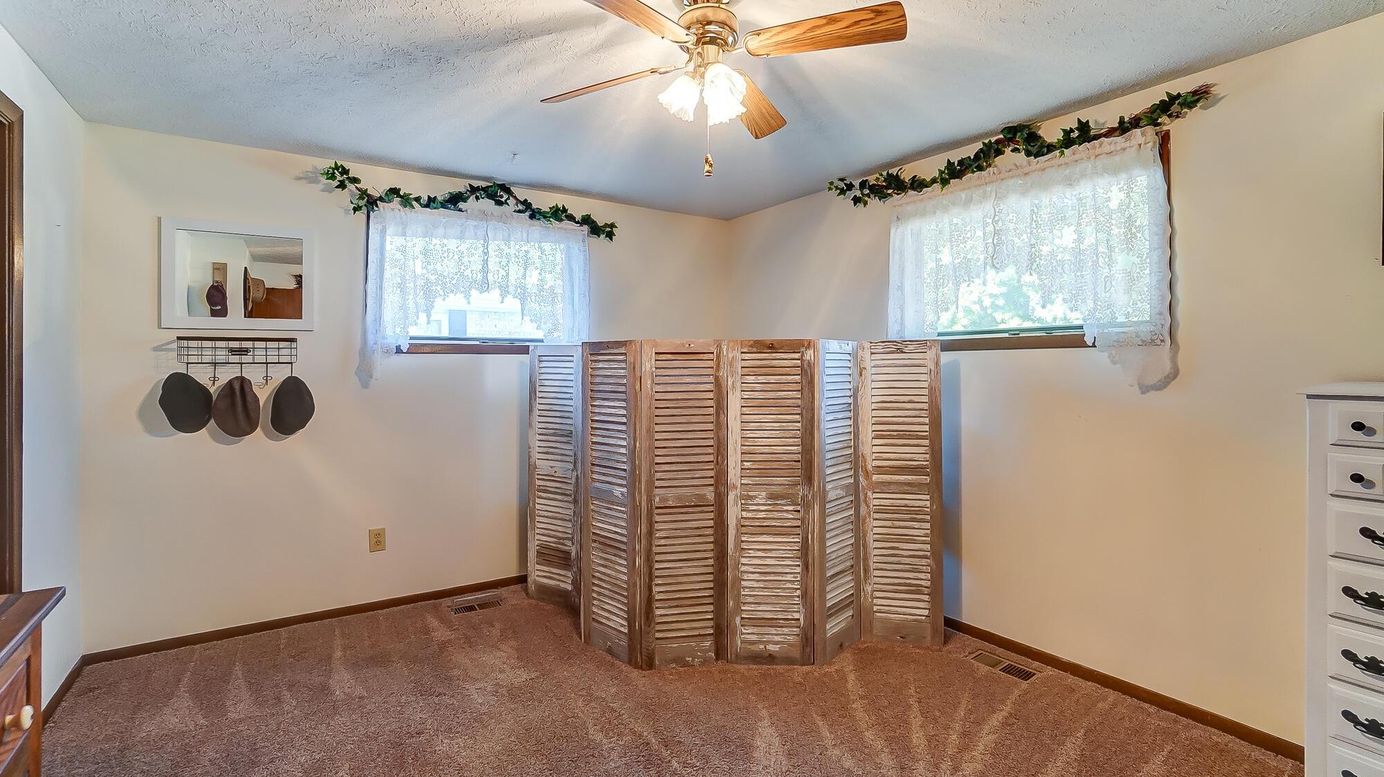 5429 West Ridgewood Road Springfield, OH 45503 - Photo 27 of 36 026
