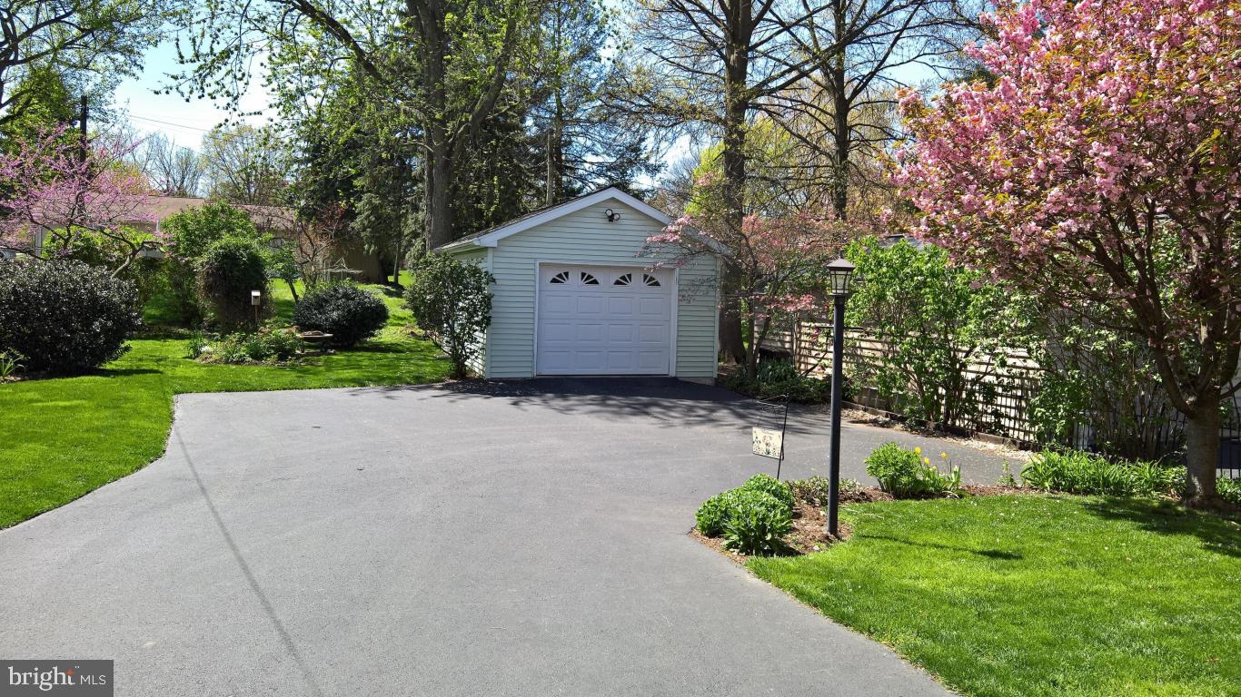 710 South Broad Street Lititz, PA 17543 - Photo 6 of 47