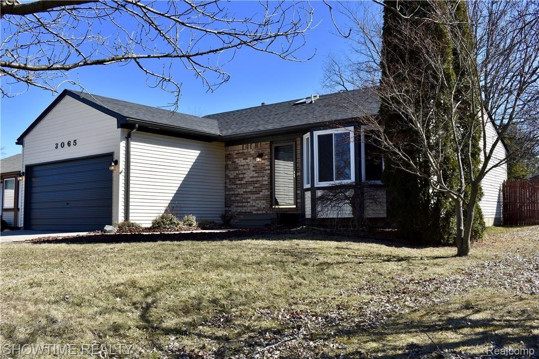 3065 York Road Rochester, MI 48309 - Photo 3 of 46 fullsizeoutput_73d.jpeg