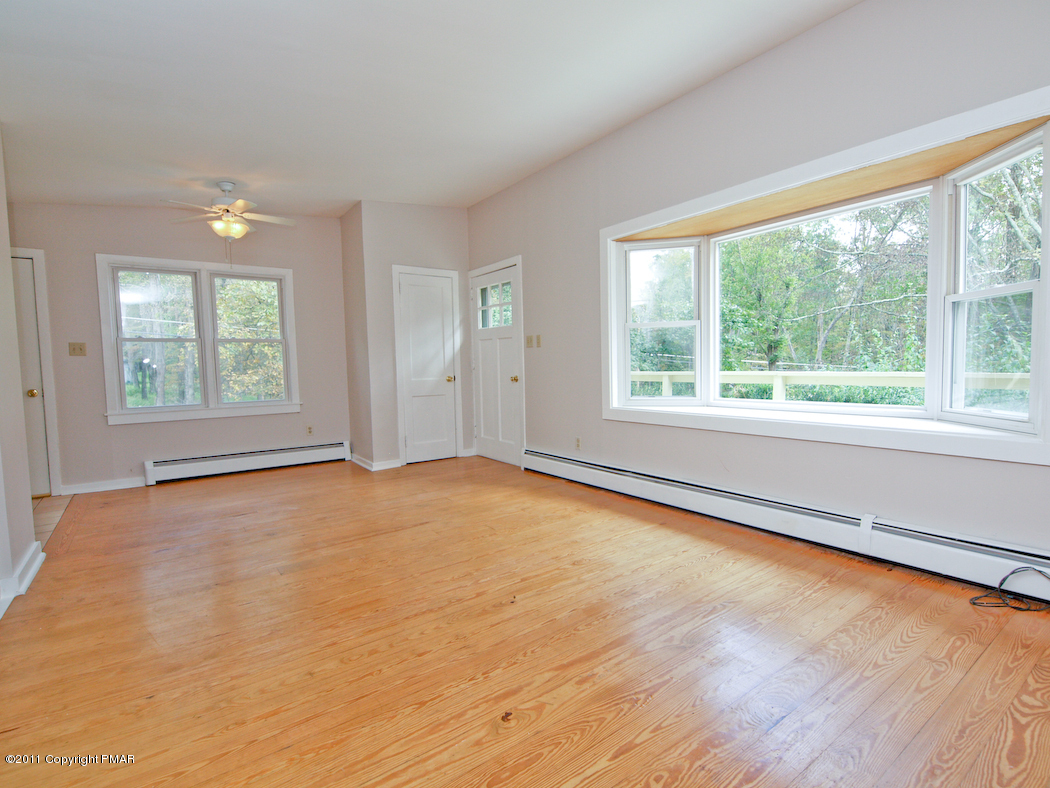 74 Turkey Ridge Road East Stroudsburg, PA 18302 - Photo 3 of 20 Living room