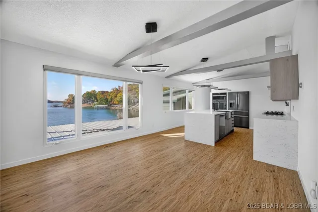 $798,000 | 8 County Road W-12T, Rocky Mount, MO 65072