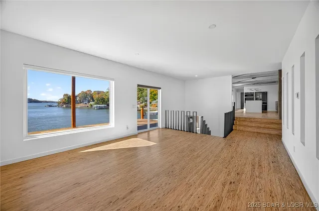 $798,000 | 8 County Road W-12T, Rocky Mount, MO 65072