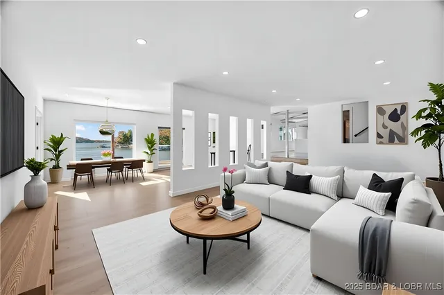 $798,000 | 8 County Road W-12T, Rocky Mount, MO 65072