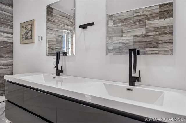 $798,000 | 8 County Road W-12T, Rocky Mount, MO 65072