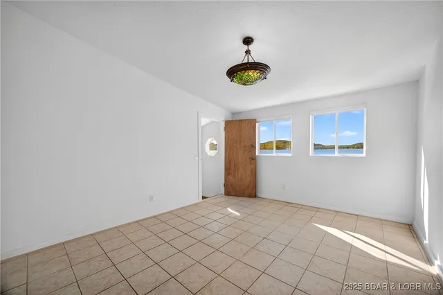 $798,000 | 8 County Road W-12T, Rocky Mount, MO 65072