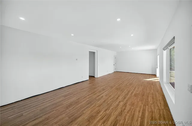 $798,000 | 8 County Road W-12T, Rocky Mount, MO 65072