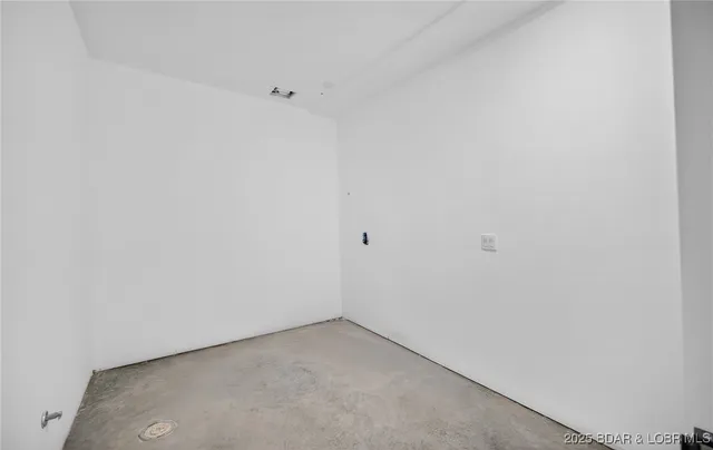 $798,000 | 8 County Road W-12T, Rocky Mount, MO 65072