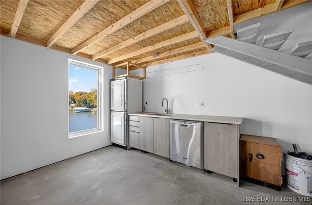 $798,000 | 8 County Road W-12T, Rocky Mount, MO 65072