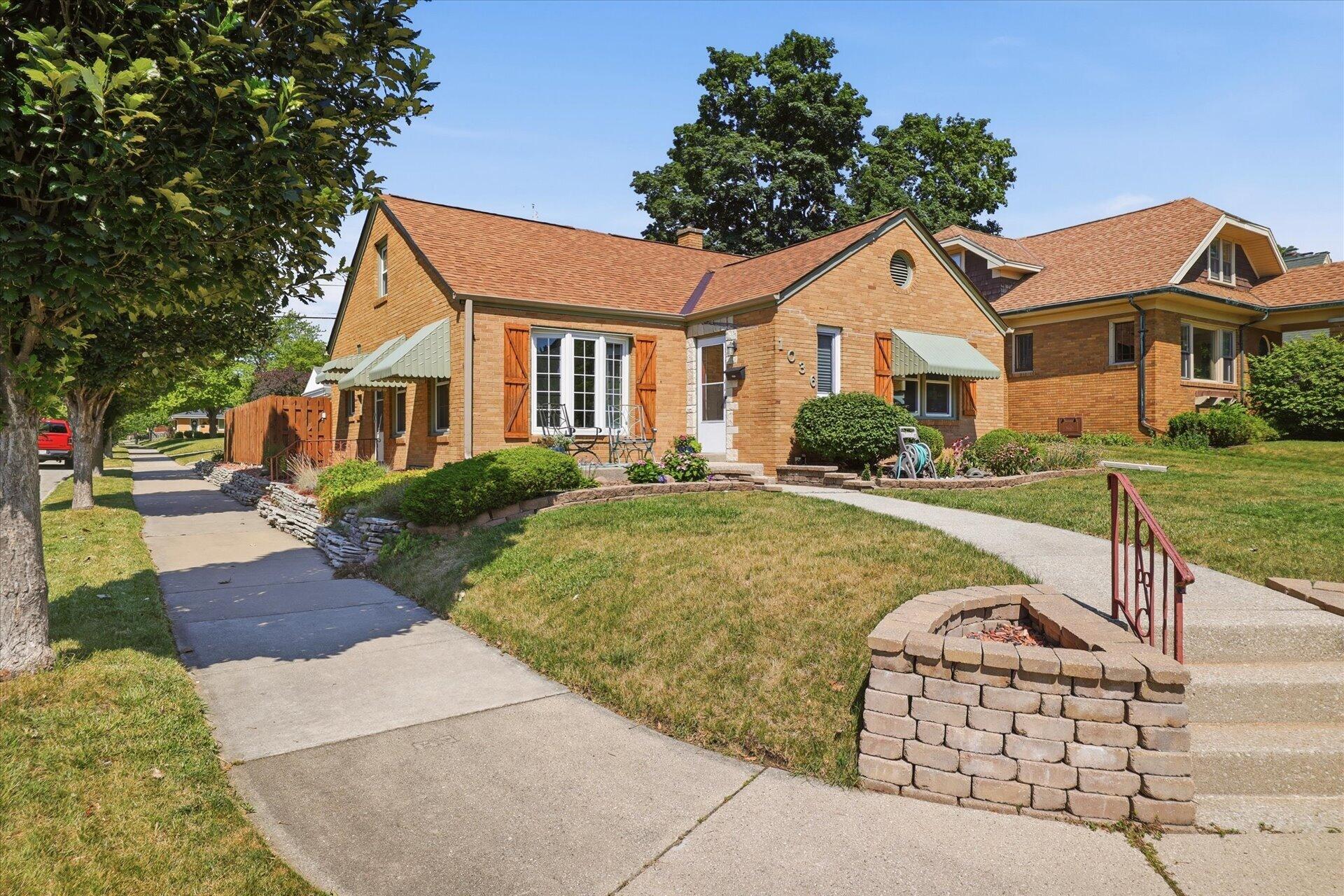 1036 Russet Street Racine, WI 53405 - Photo 3 of 25 04-004_7I5A1045