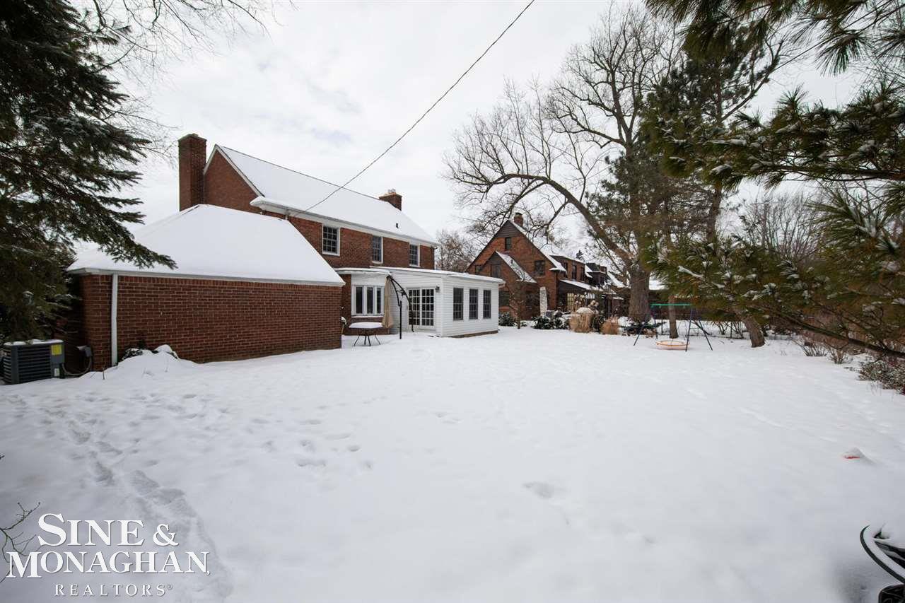 1036 Bedford Road Grosse Pointe, MI 48230 - Photo 39 of 40 50034441-38.JPG