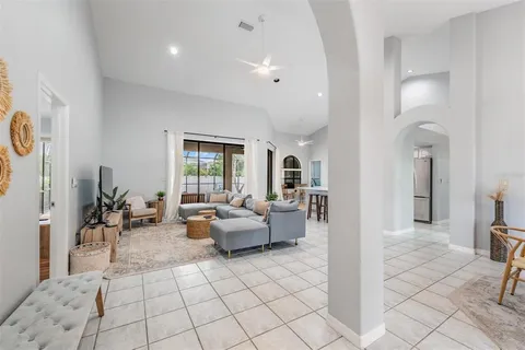 $469,900 | 821 Greenview Drive, Apollo Beach, FL 33572