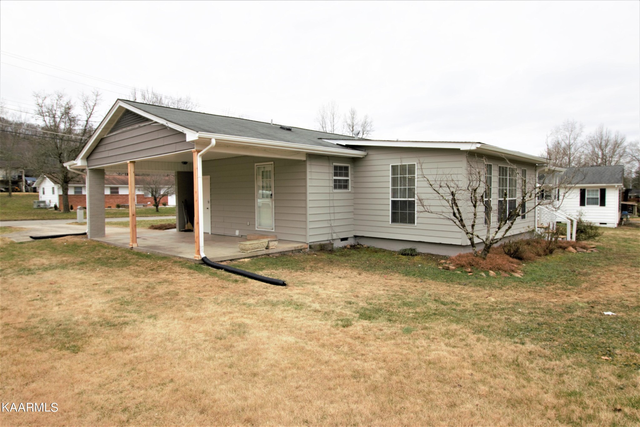 124 West Lincoln Road Oak Ridge, TN 37830 - Photo 12 of 27 a view of a house with backyard