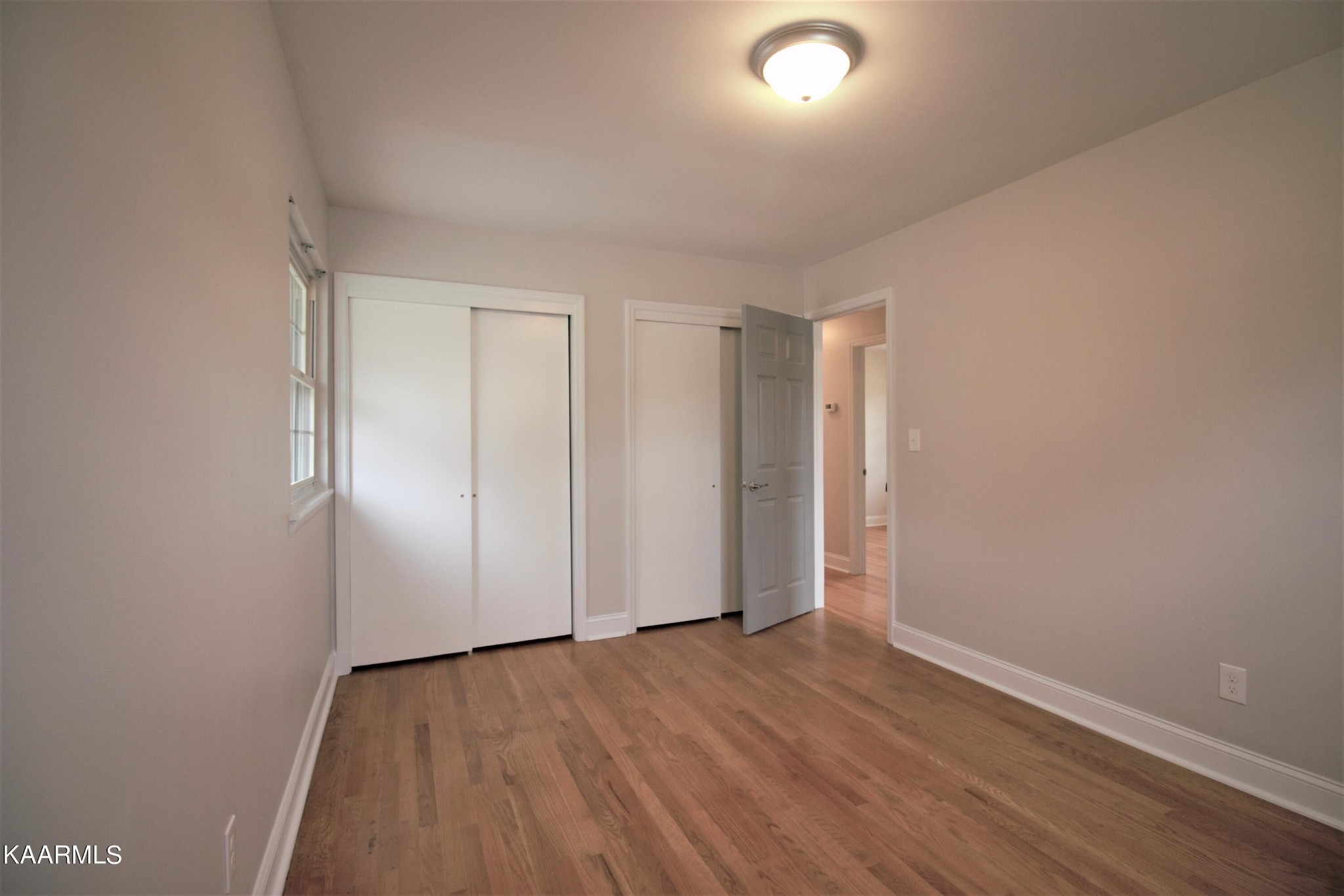 124 West Lincoln Road Oak Ridge, TN 37830 - Photo 13 of 27 an empty room with wooden floor and windows
