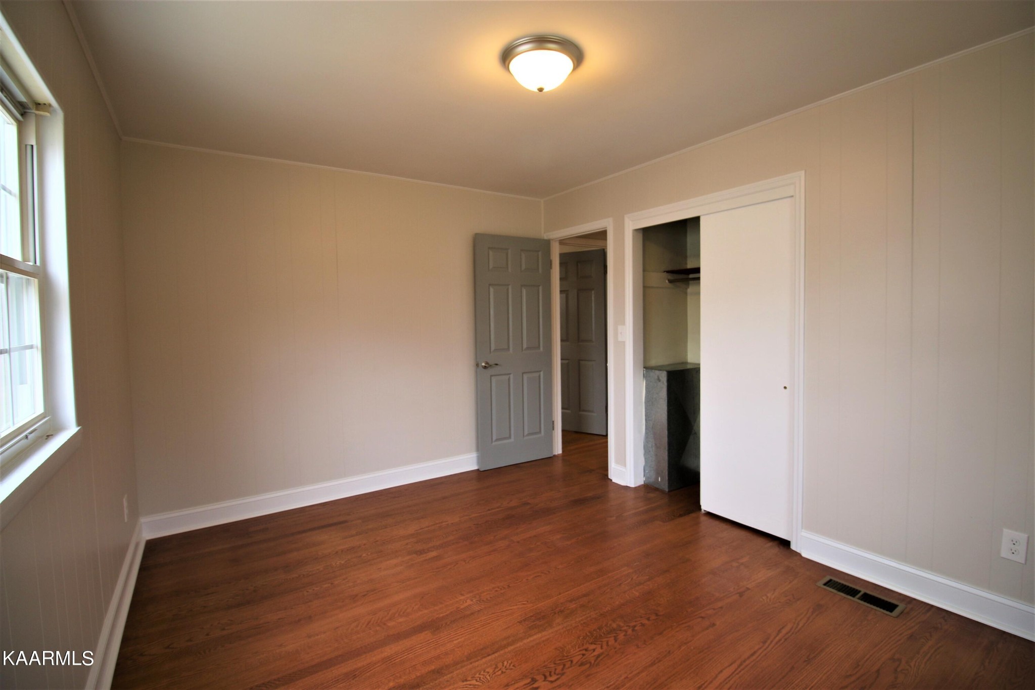 124 West Lincoln Road Oak Ridge, TN 37830 - Photo 14 of 27 an empty room with wooden floor and windows