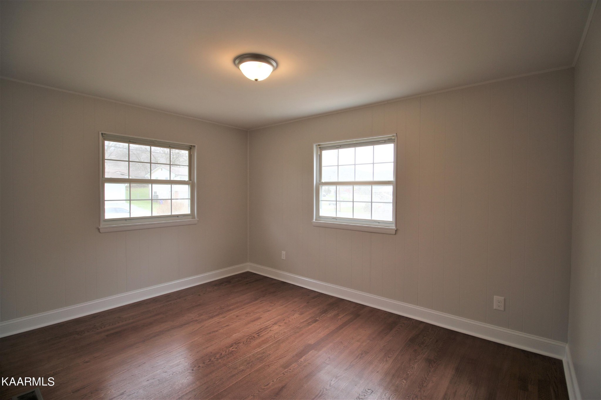 124 West Lincoln Road Oak Ridge, TN 37830 - Photo 15 of 27 an empty room with wooden floor and windows