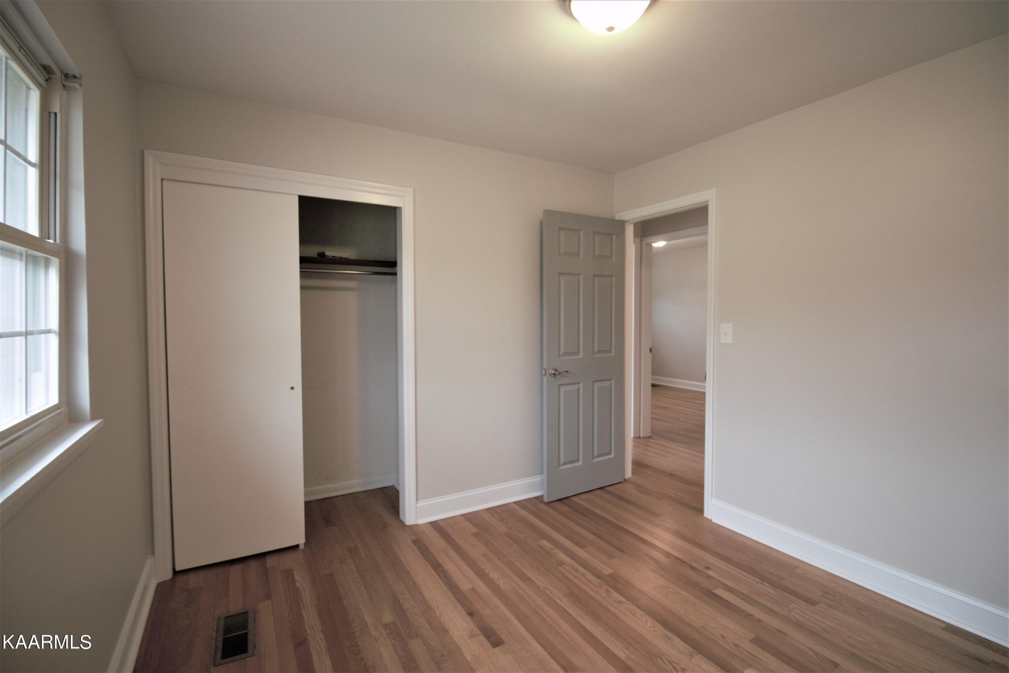 124 West Lincoln Road Oak Ridge, TN 37830 - Photo 16 of 27 an empty room with wooden floor and windows