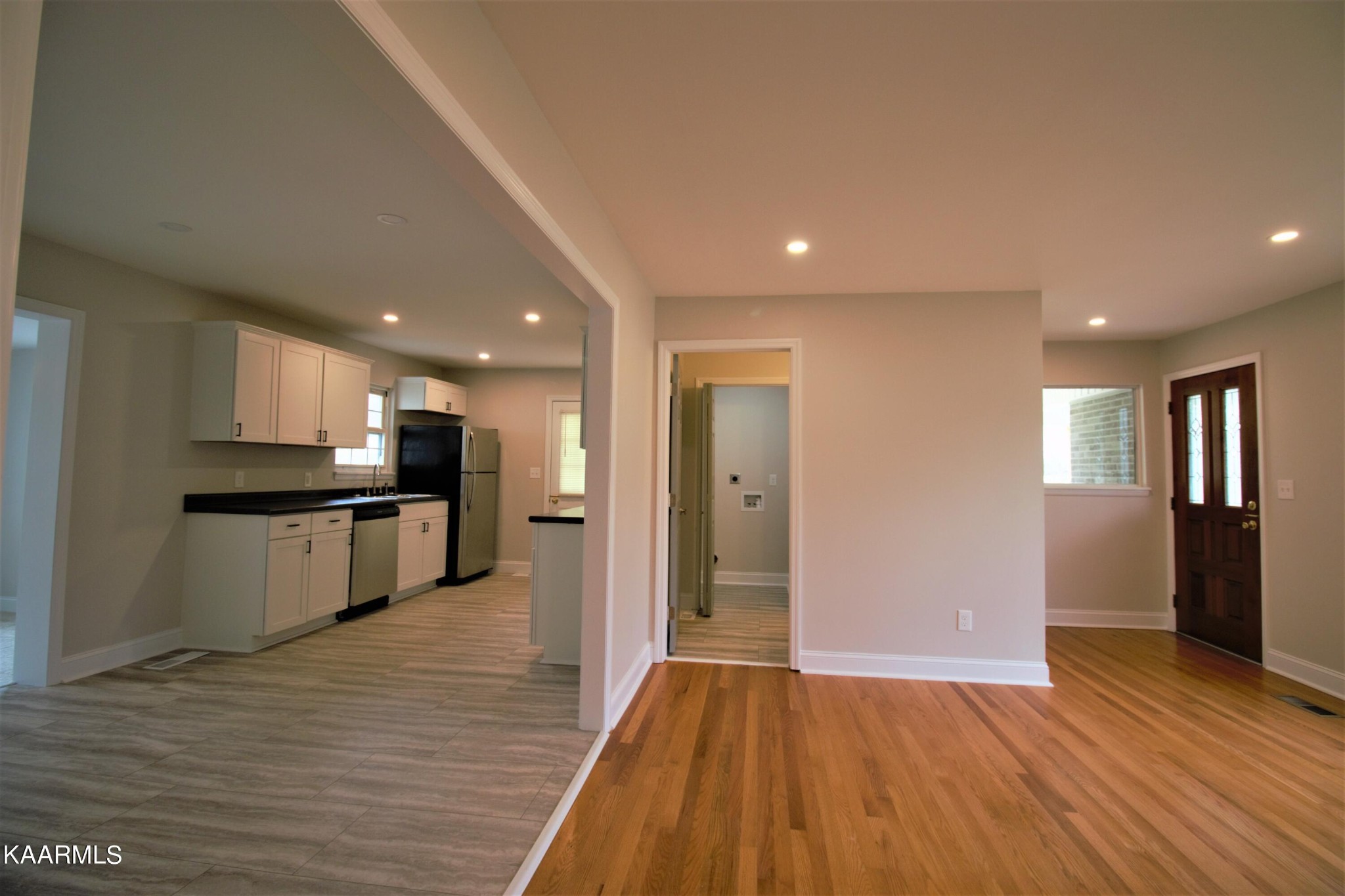 124 West Lincoln Road Oak Ridge, TN 37830 - Photo 7 of 27 a view of kitchen with wooden floor