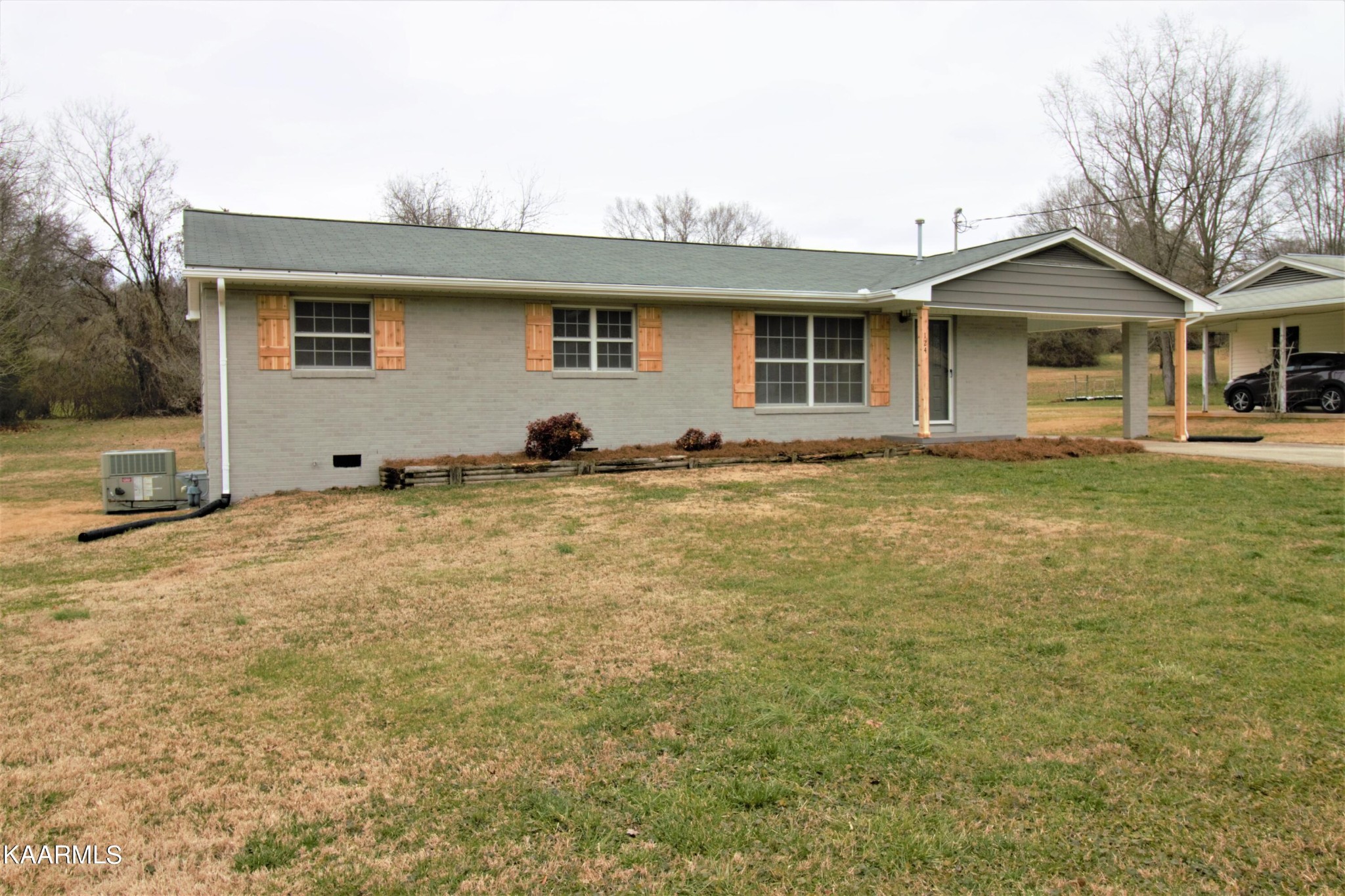 124 West Lincoln Road Oak Ridge, TN 37830 - Photo 9 of 27 a view of a yard in front of a house with large tree