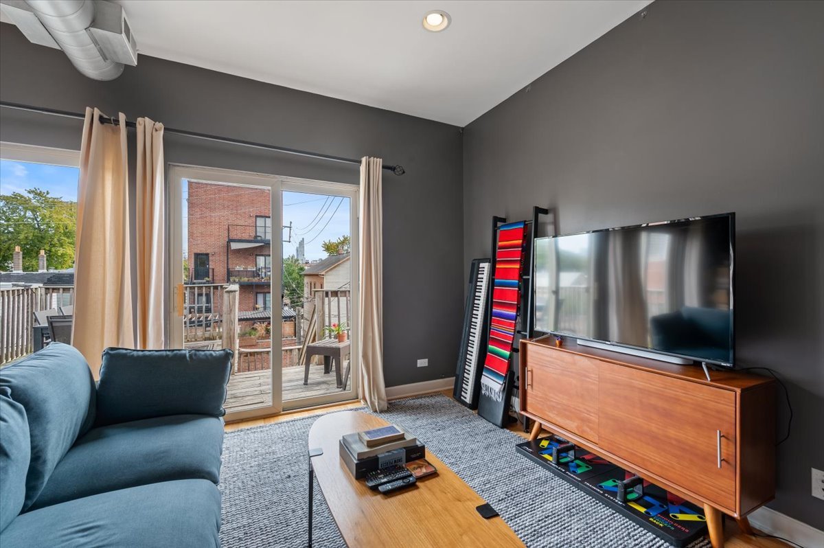 925 South Aberdeen Street, Unit 3 Chicago, IL 60607 - Photo 4 of 17