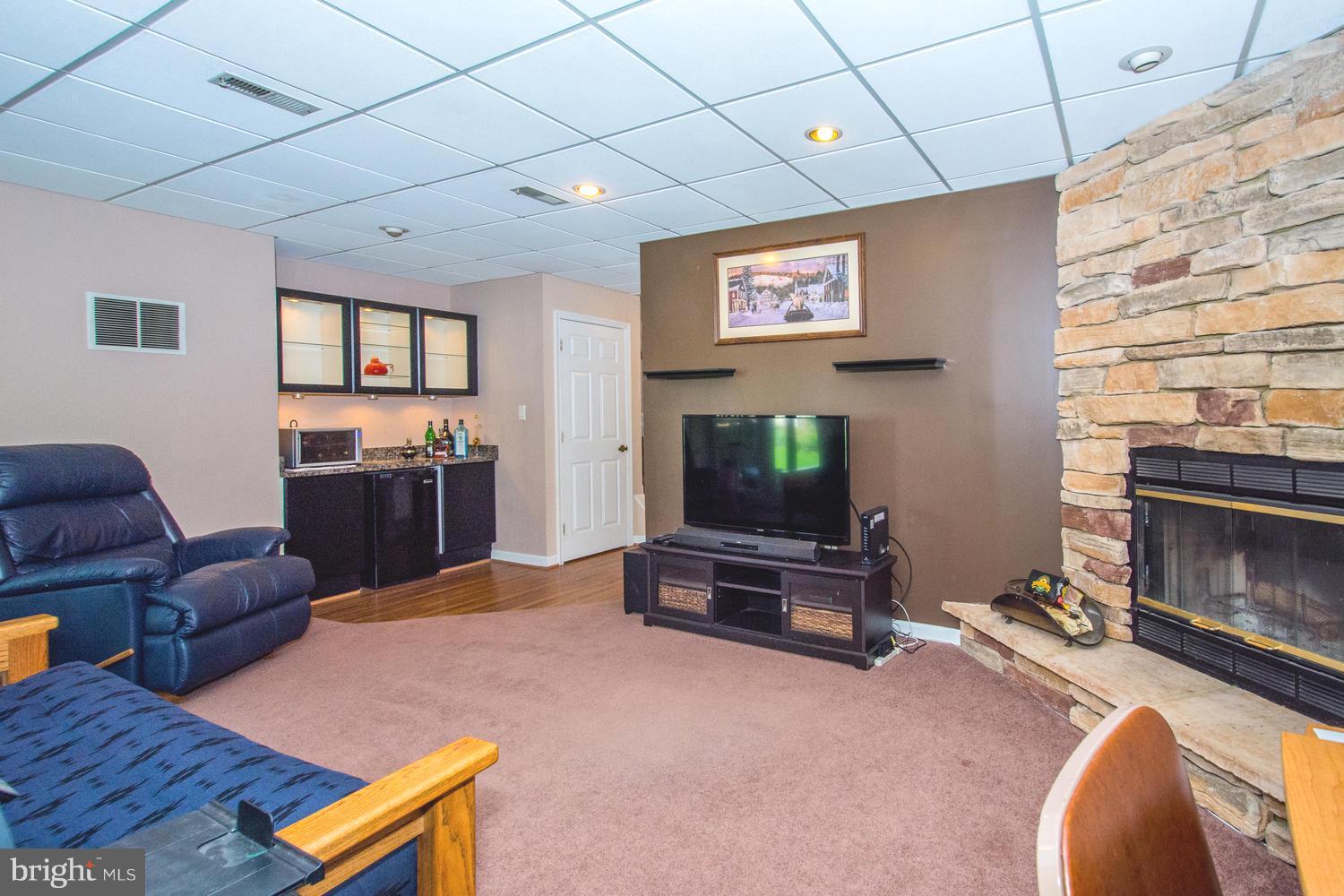 9404 North Laurel Road Laurel, MD 20723 - Photo 23 of 27 Family Room