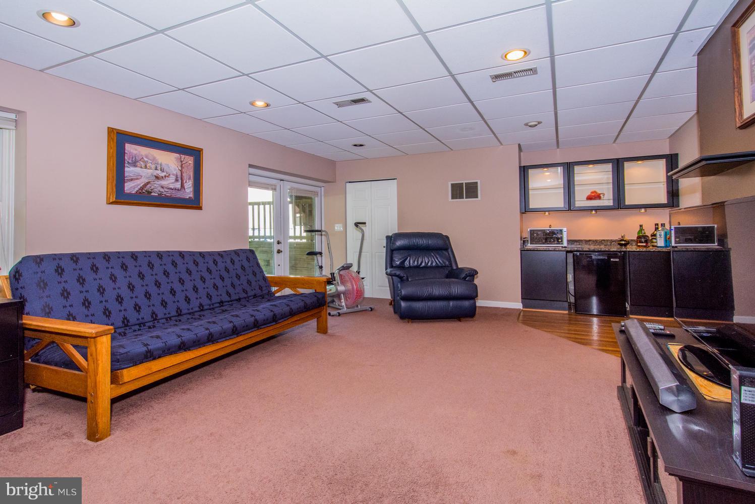 9404 North Laurel Road Laurel, MD 20723 - Photo 24 of 27 Family Room