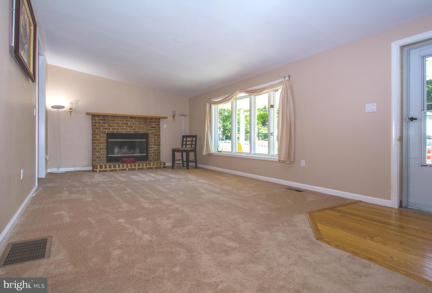 9404 North Laurel Road Laurel, MD 20723 - Photo 4 of 27 Family Room