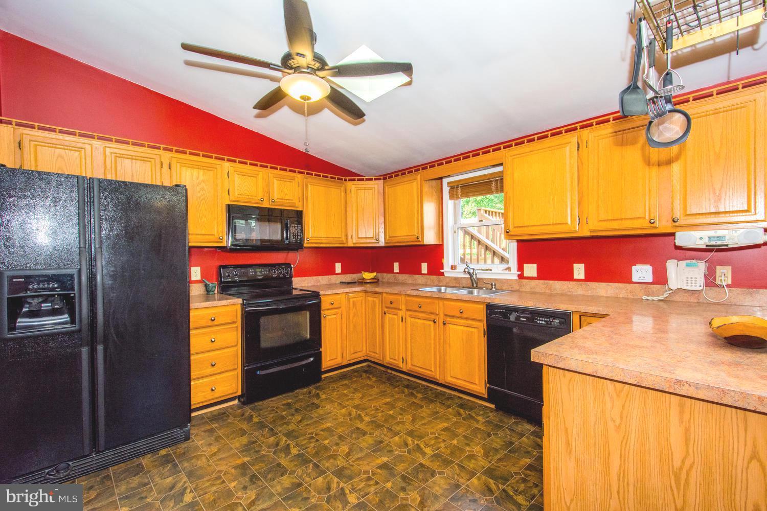 9404 North Laurel Road Laurel, MD 20723 - Photo 7 of 27 Kitchen