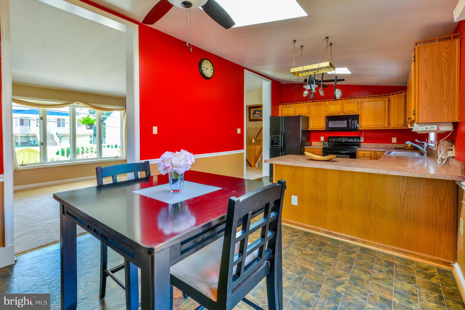 9404 North Laurel Road Laurel, MD 20723 - Photo 8 of 27 Dining Room