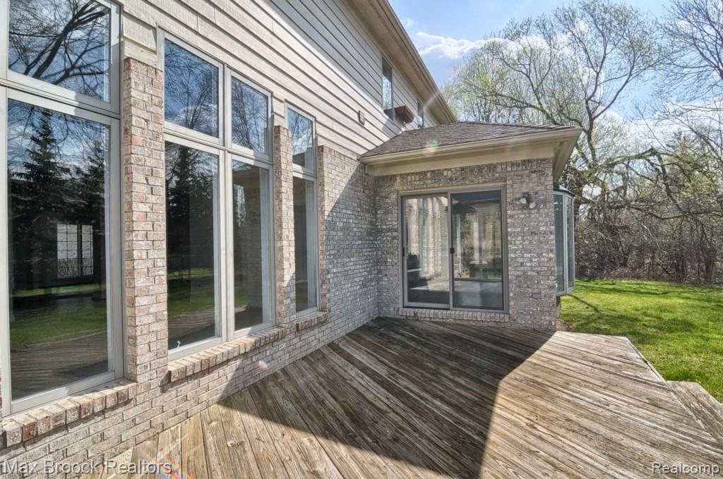 1635 Mark Hopkins Road Bloomfield Hills, MI 48302 - Photo 30 of 32 Deck.jpg