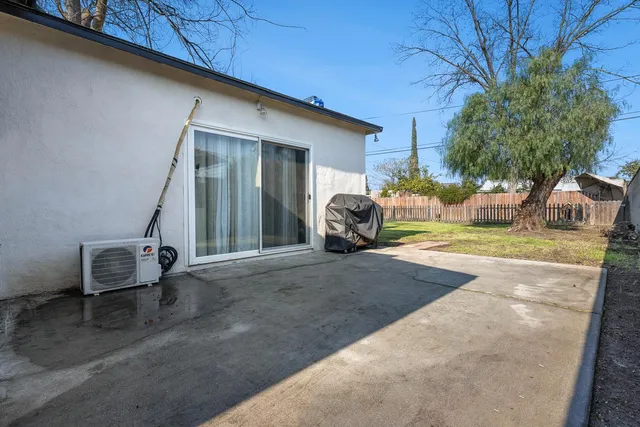 a view of a house with backyard and sitting area
