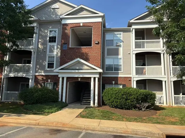 $234,900 | 175 Yellowstone Drive, Unit 102, Charlottesville, VA 22903