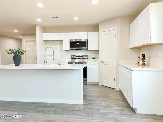 $275,000 | 15438 South Overfield Road, Arizona City, AZ 85123