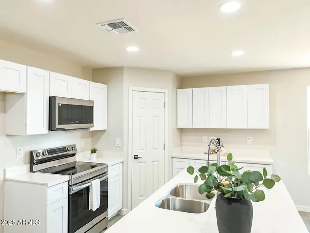 $275,000 | 15438 South Overfield Road, Arizona City, AZ 85123