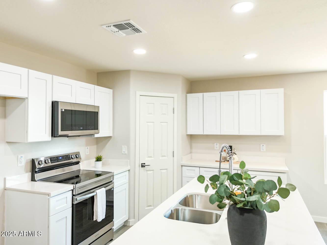 15438 South Overfield Road Arizona City, AZ 85123 - Photo 10 of 41 15438 Overfield-29