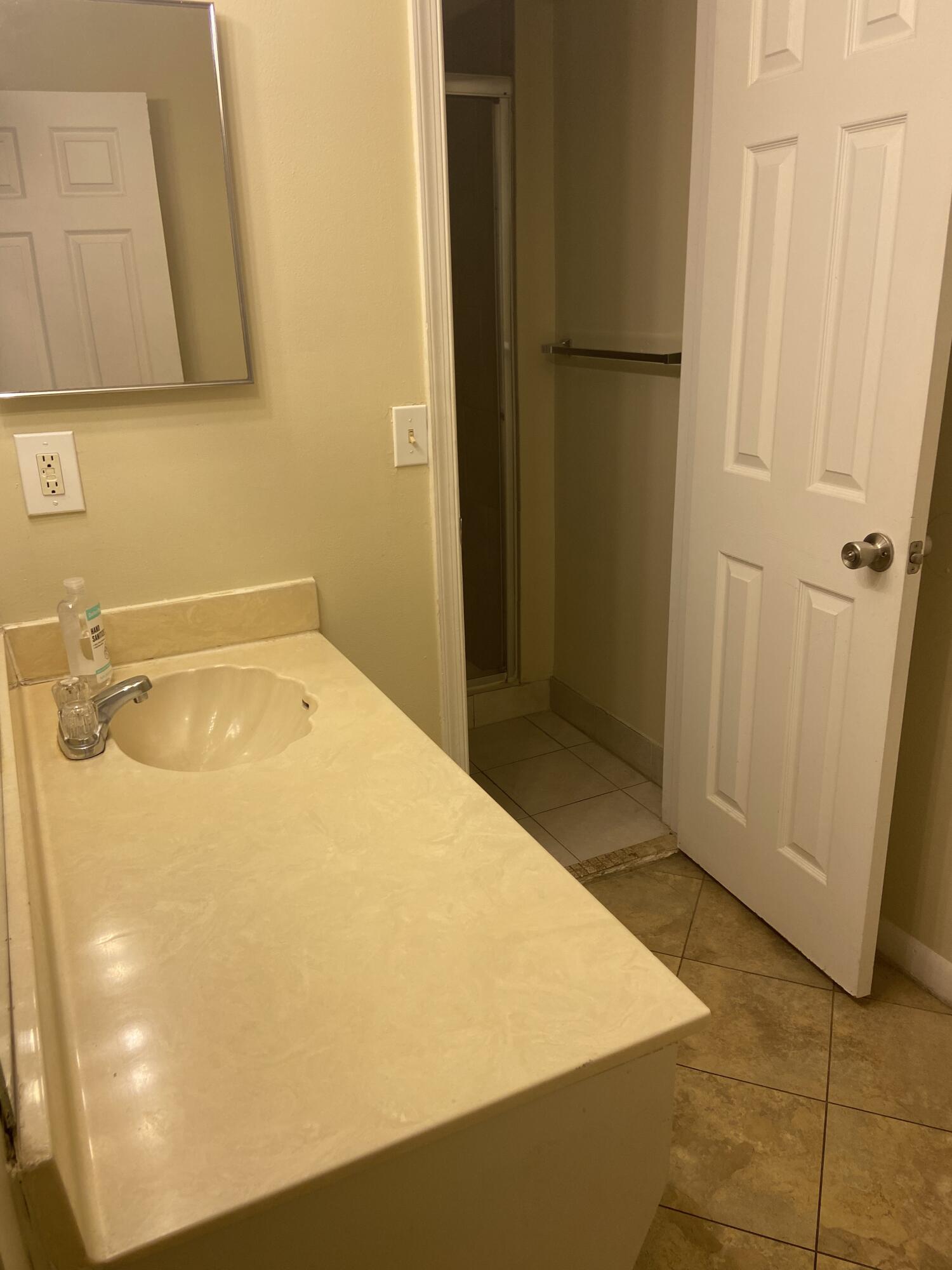 7715 Courtyard Run West Boca Raton, FL 33433 - Photo 11 of 13 Guest bath