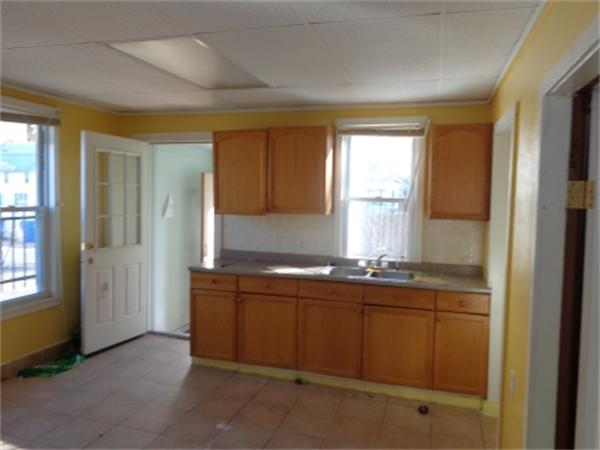 39 Mapledell Street Springfield, MA 01109 - Photo 5 of 14 Gallery Image 5