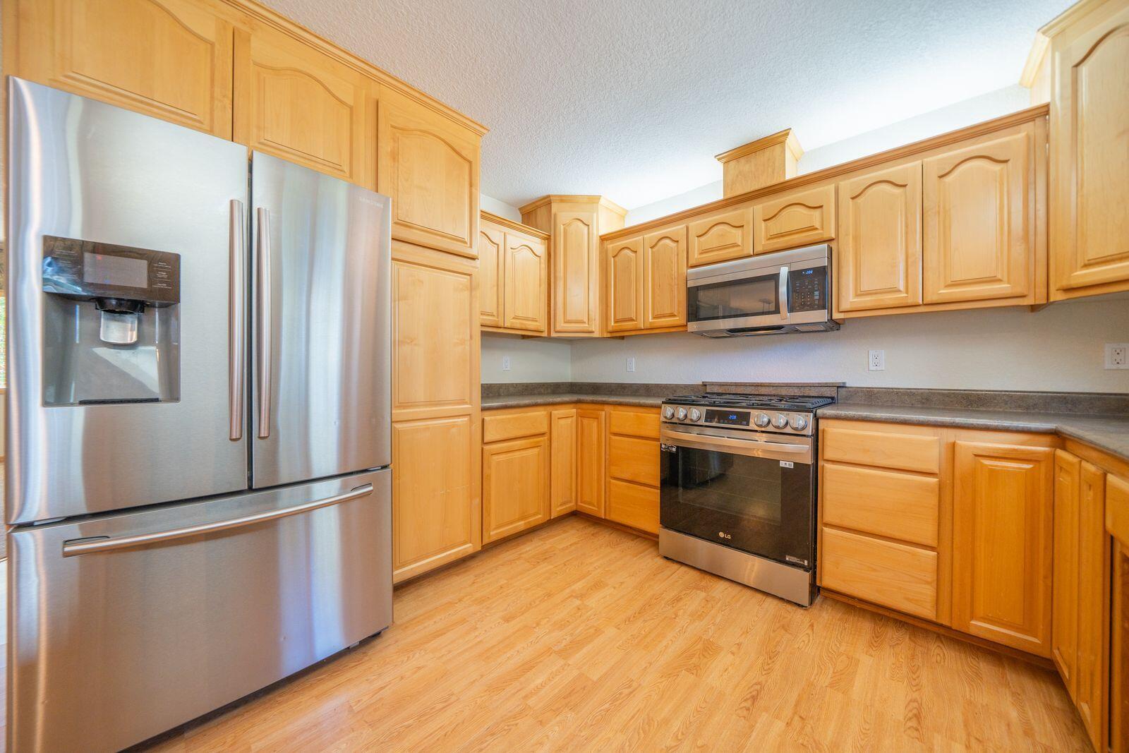 6185 Happy Valley Road Anderson, CA 96007 - Photo 13 of 59 jq7H2doA