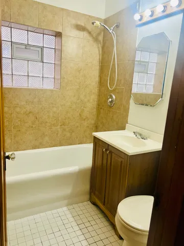 $1,900 | 1827 Gunderson Avenue, Unit ONE, Berwyn, IL 60402