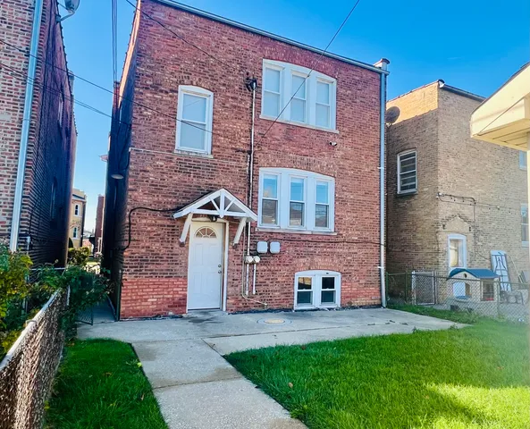 $1,900 | 1827 Gunderson Avenue, Unit ONE, Berwyn, IL 60402