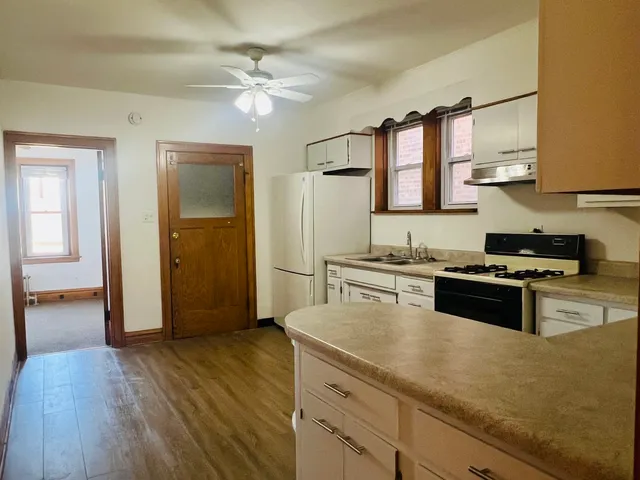 $1,900 | 1827 Gunderson Avenue, Unit ONE, Berwyn, IL 60402