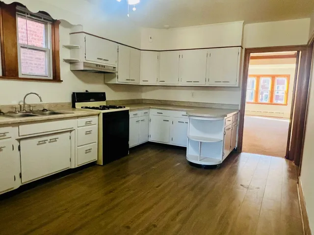 $1,900 | 1827 Gunderson Avenue, Unit ONE, Berwyn, IL 60402