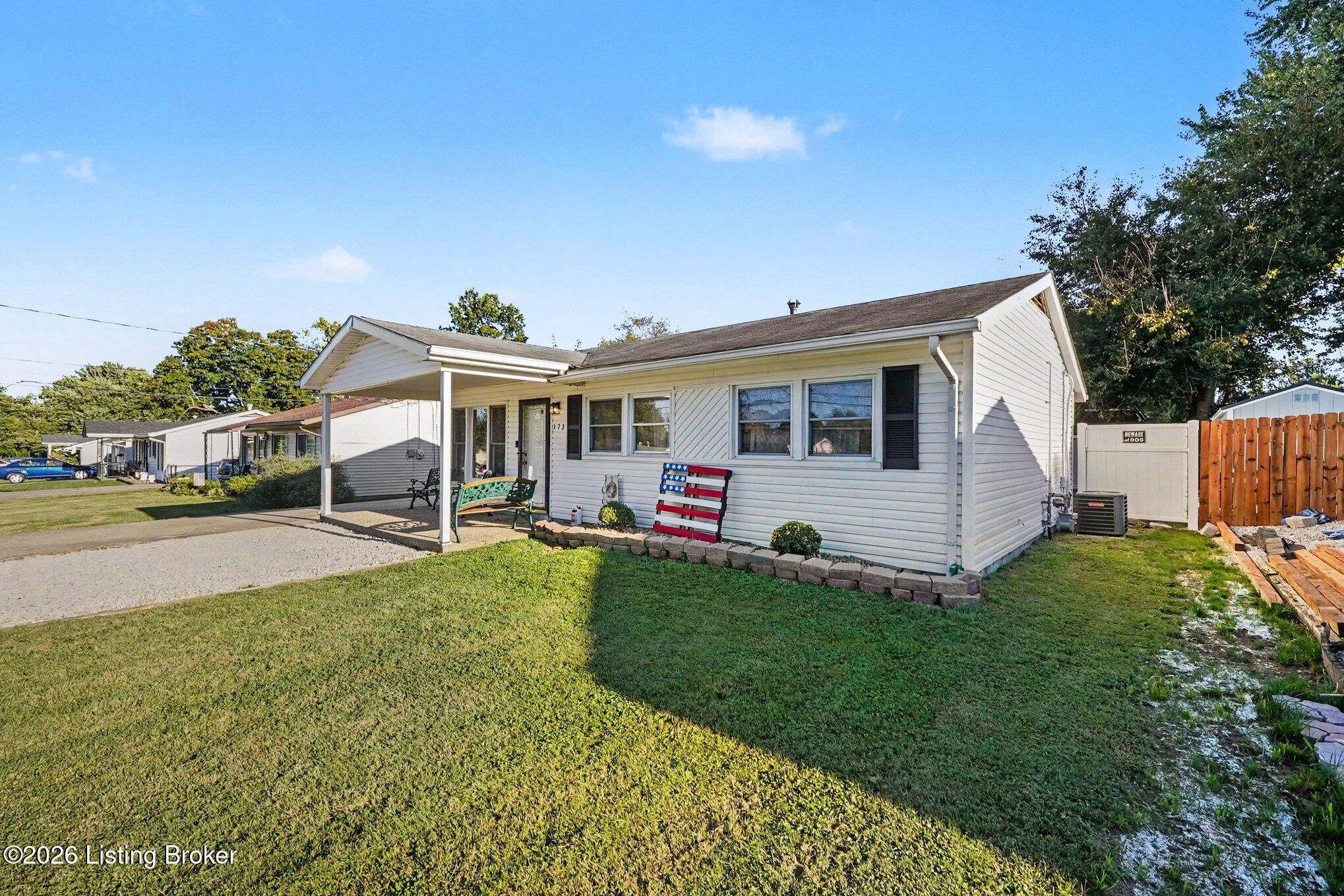 173 Crestwood Road Louisville, KY 40229 - Photo 6 of 31 003_file_7807