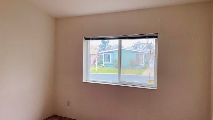 555 Freeman Road, Unit 25 Central Point, OR 97502 - Photo 14 of 33 431-415891 BEDROOM 2 WINDOWS