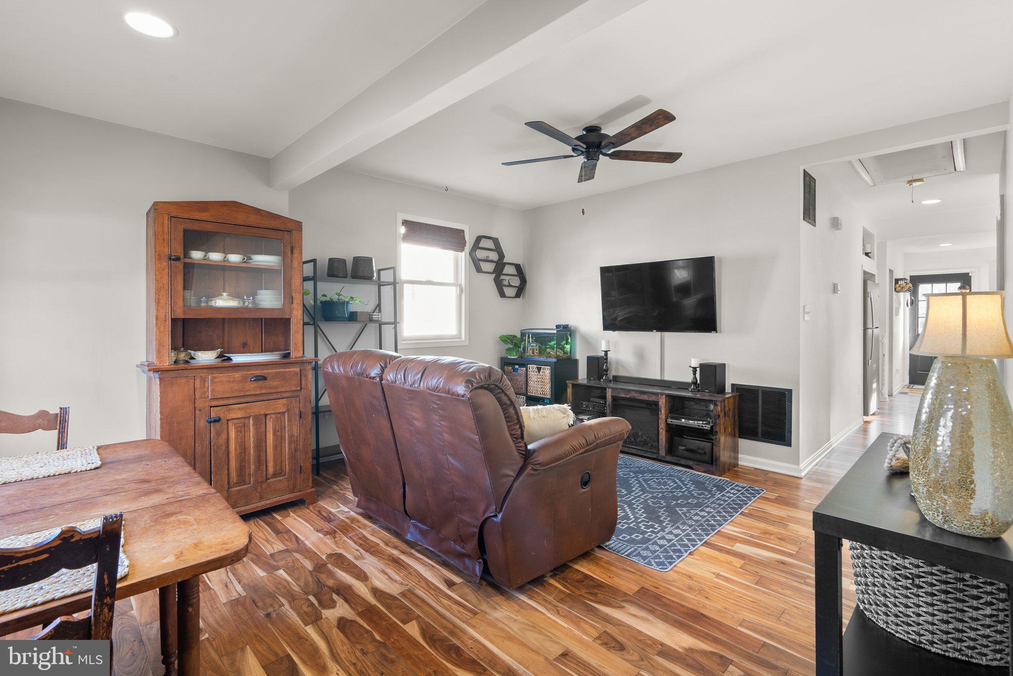 7737 West Shore Road Pasadena, MD 21122 - Photo 4 of 21 Bright and airy