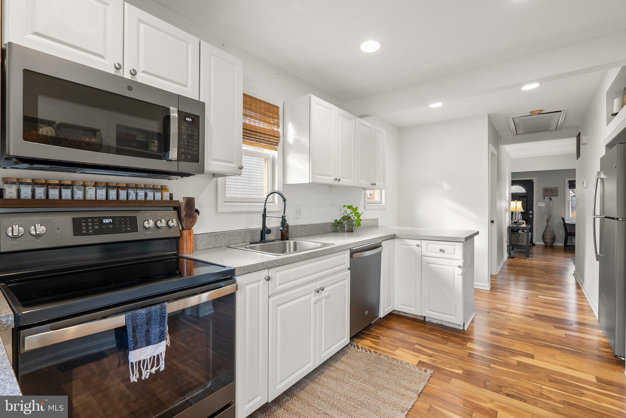 7737 West Shore Road Pasadena, MD 21122 - Photo 8 of 21 Stainless Steel Appliances