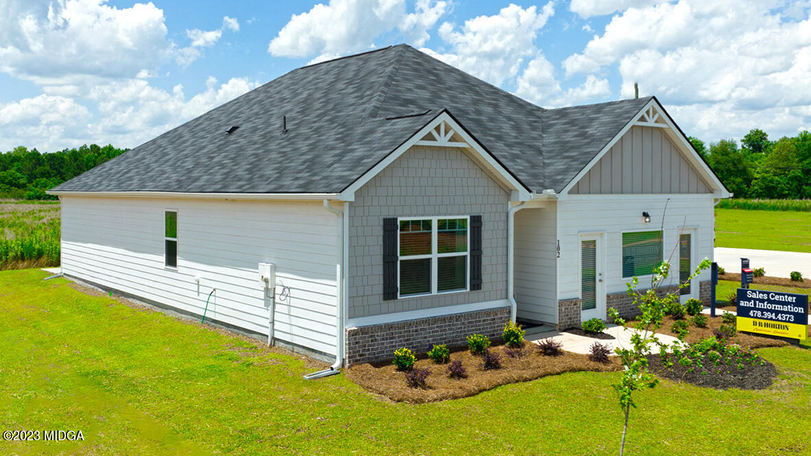 142 Farmers Way, Unit 220 Perry, GA 31069 - Photo 1 of 32 Cali Front Side
