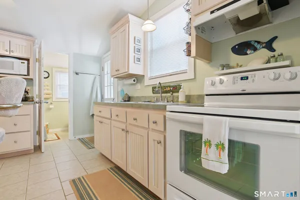 $330,000 | 30 Hartford Avenue, Unit B, Old Saybrook, CT 06475