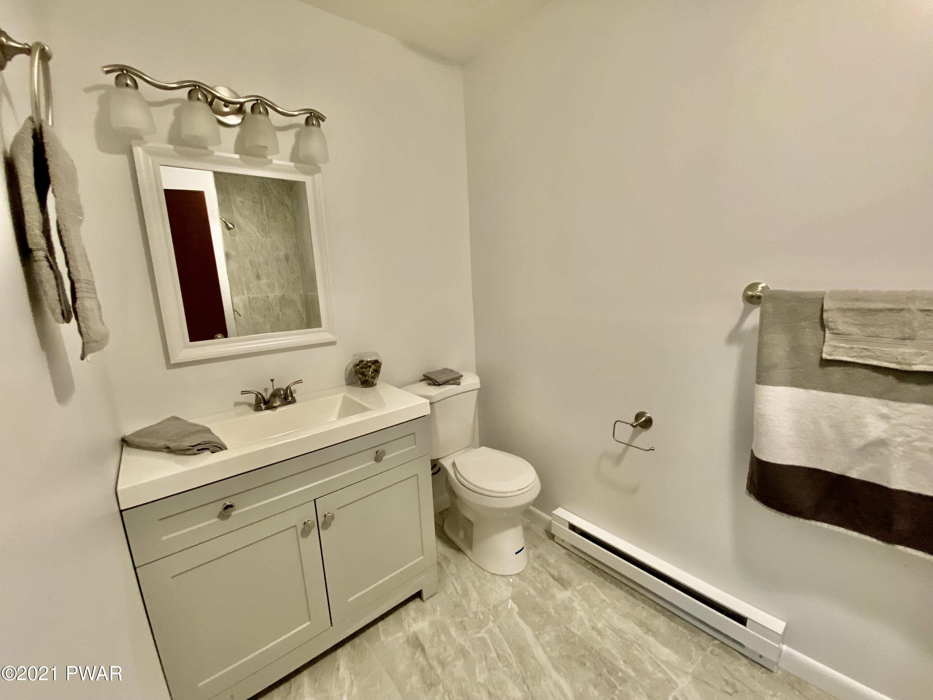 1007 Lancaster Drive Bushkill, PA 18324 - Photo 16 of 29 Master Bath